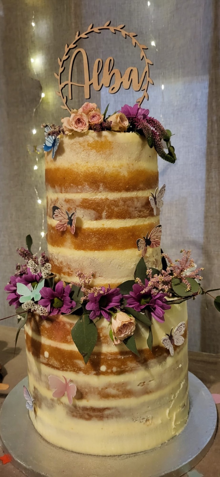 Tarta naked con flores naturales